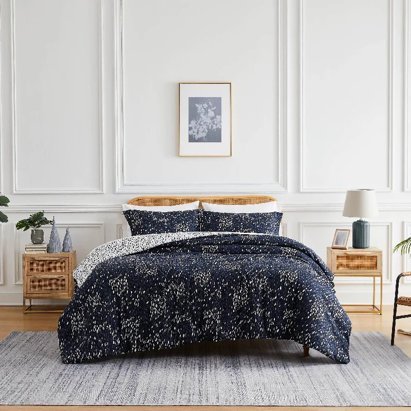 Silk - filled comforters for a luxurious and smooth touchBotanical Leaves Reversible Comforter Set Silk - filled comforters for a luxurious and smooth touchBotanical Leaves Reversible Comforter Set