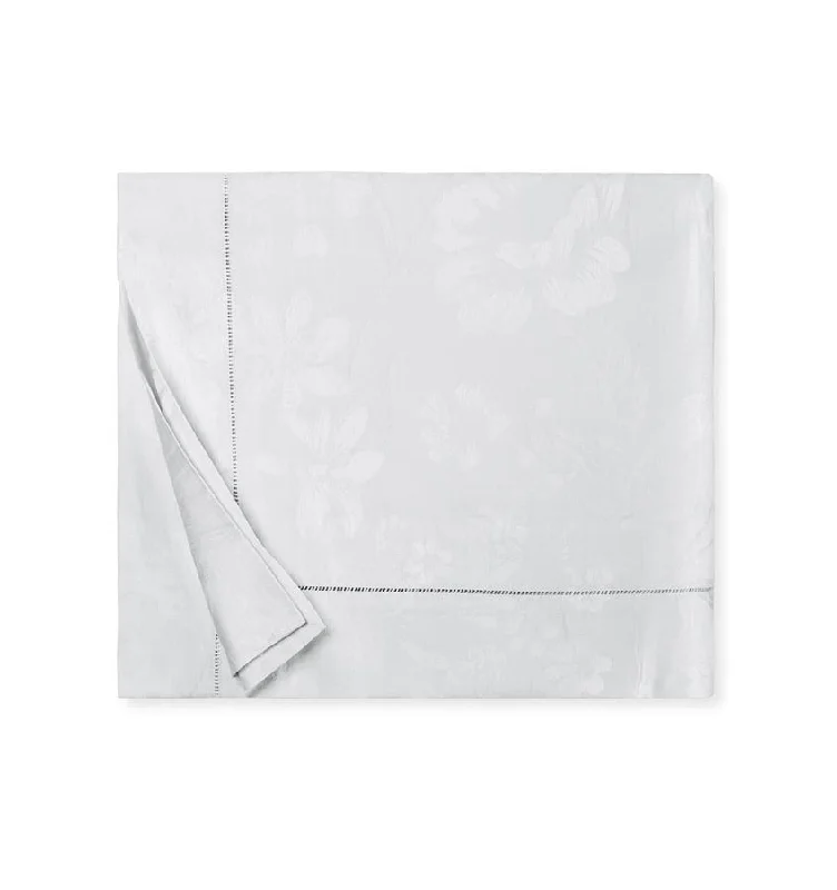 Wrinkle - resistant duvet covers for a neat and tidy lookLizana Duvet Cover
