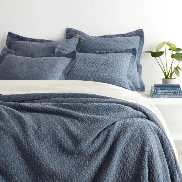Full - size duvet covers suitable for full - sized beds in guest rooms or small bedroomsPine Cone Hill Hawley Matelassé Coverlet Full - size duvet covers suitable for full - sized beds in guest rooms or small bedroomsPine Cone Hill Hawley Matelassé Coverlet