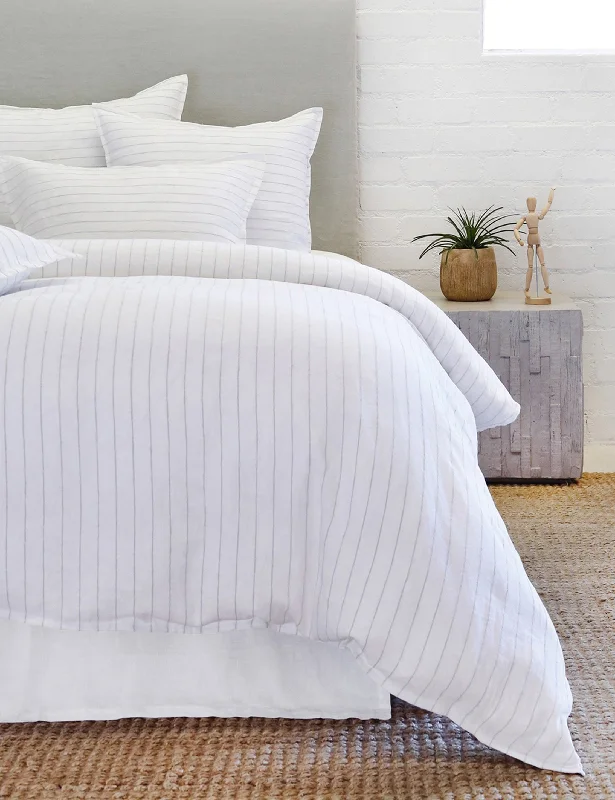 Linen duvet covers with a natural texture and breathabilityBlake Linen Duvet by Pom Pom at Home Linen duvet covers with a natural texture and breathabilityBlake Linen Duvet by Pom Pom at Home