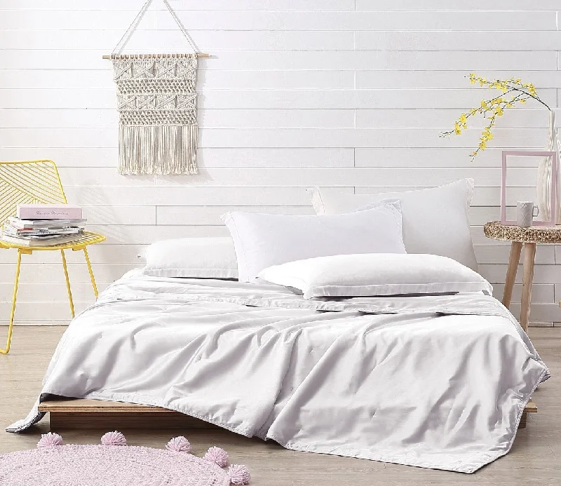 Microfiber - filled comforters that are lightweight and easy to care forMartha Stewart 300TC Cotton Rayon Blend Light Warmth Silk Comforter Microfiber - filled comforters that are lightweight and easy to care forMartha Stewart 300TC Cotton Rayon Blend Light Warmth Silk Comforter