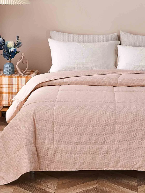 Full - size comforters suitable for full - sized beds in guest rooms or small bedroomsZeta Cream Pink Pattern Cotton Light Comforter Full - size comforters suitable for full - sized beds in guest rooms or small bedroomsZeta Cream Pink Pattern Cotton Light Comforter