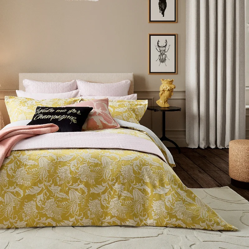 Silk - filled comforters for a luxurious and smooth touchTed Baker Baroque Comforter Set Silk - filled comforters for a luxurious and smooth touchTed Baker Baroque Comforter Set