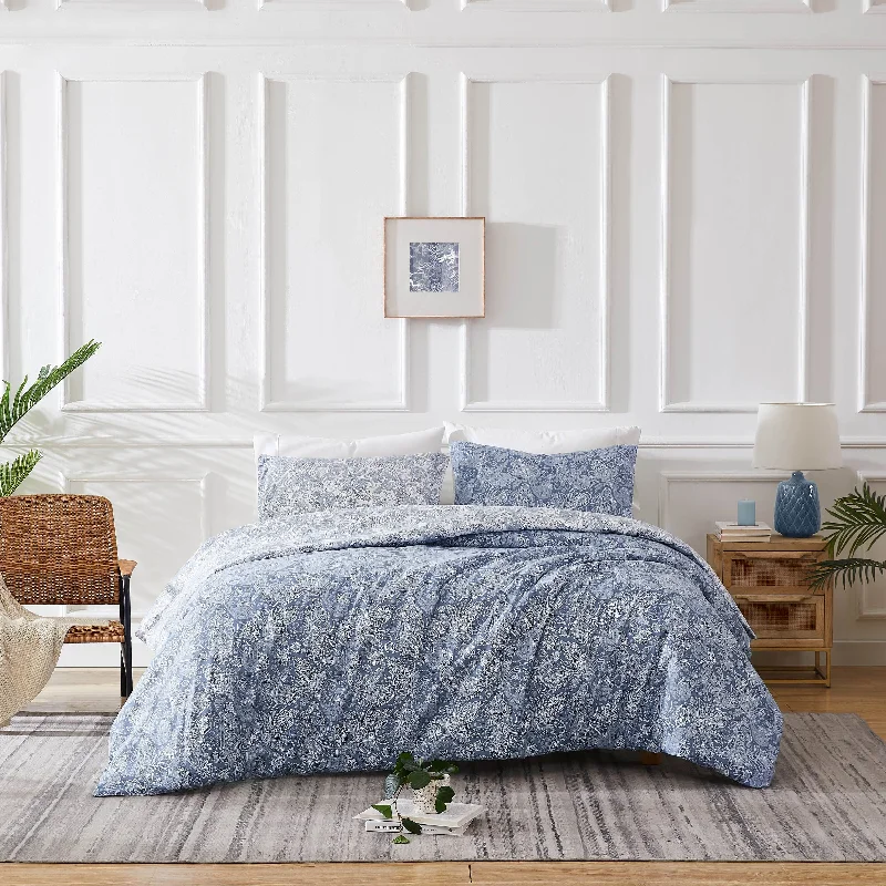 Full - size comforters suitable for full - sized beds in guest rooms or small bedroomsPerfect Paisley Reversible Comforter Set Full - size comforters suitable for full - sized beds in guest rooms or small bedroomsPerfect Paisley Reversible Comforter Set