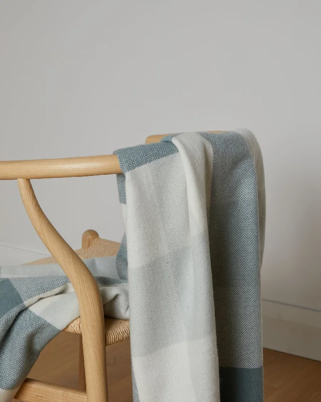 Silk blankets with a smooth and elegant touchKing - size blankets to cover large beds comfortablyFoxford Aille Lambswool Throw Silk blankets with a smooth and elegant touchKing - size blankets to cover large beds comfortablyFoxford Aille Lambswool Throw