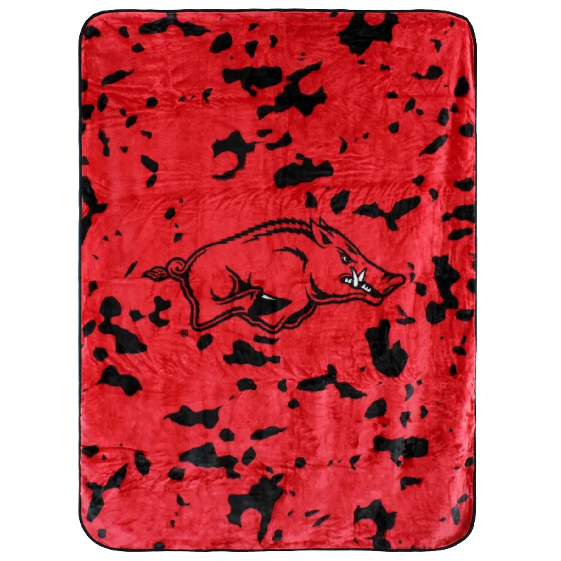 Synthetic fiber blend blankets for a budget - friendly choiceChenille blankets with a thick and fuzzy textureArkansas Razorbacks Throw Blanket / Bedspread 63" x 86" Synthetic fiber blend blankets for a budget - friendly choiceChenille blankets with a thick and fuzzy textureArkansas Razorbacks Throw Blanket / Bedspread 63" x 86"