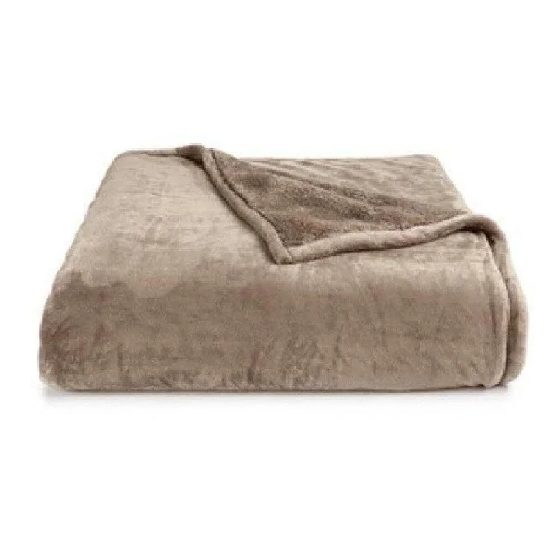 Chenille blankets with a thick and fuzzy textureChenille blankets with a thick and fuzzy textureBerkshire Luxe Reversible Plush Full/Queen Blanket Alder - Brown Chenille blankets with a thick and fuzzy textureChenille blankets with a thick and fuzzy textureBerkshire Luxe Reversible Plush Full/Queen Blanket Alder - Brown