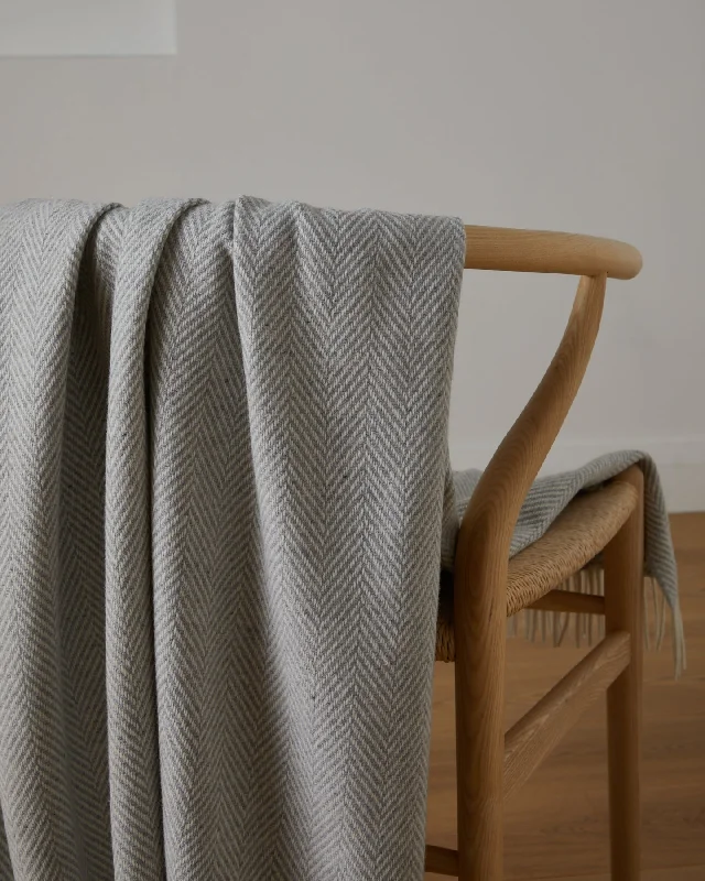 Alpaca wool blankets for a hypoallergenic and warm optionKing - size blankets to cover large beds comfortablyFoxford Clare Island Cashmere and Lambswool Throw Alpaca wool blankets for a hypoallergenic and warm optionKing - size blankets to cover large beds comfortablyFoxford Clare Island Cashmere and Lambswool Throw