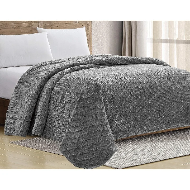 Acrylic blankets for a soft and affordable alternativeRecycled polyester blankets for an eco - conscious optionDécor&More HomeEssentials Extra Heavy and Plush Chevron Braided King Size Microplush Jacquard Blanket (102" x 86") - Grey Acrylic blankets for a soft and affordable alternativeRecycled polyester blankets for an eco - conscious optionDécor&More HomeEssentials Extra Heavy and Plush Chevron Braided King Size Microplush Jacquard Blanket (102" x 86") - Grey