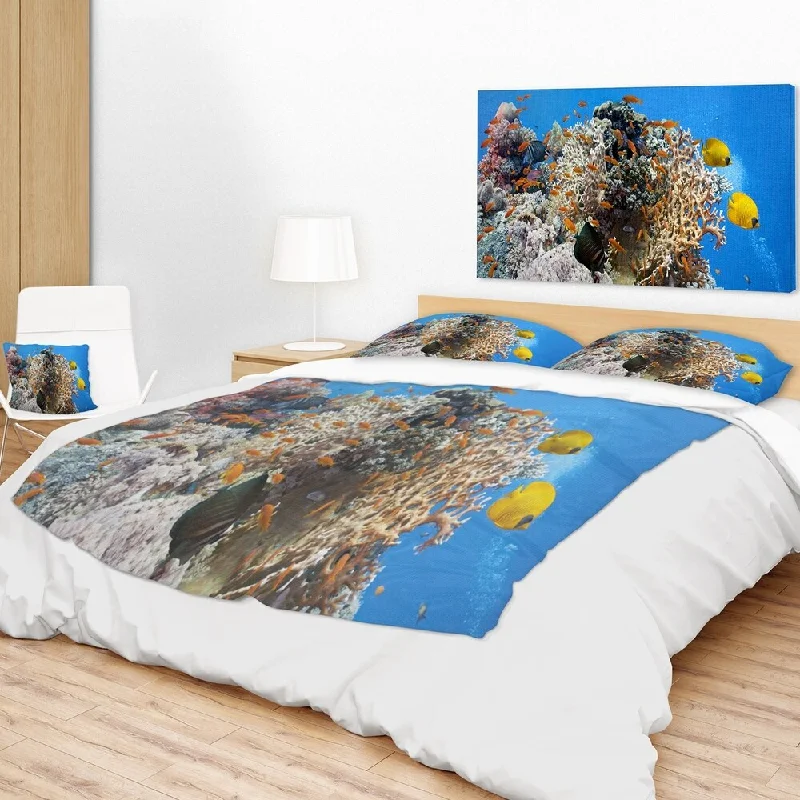 Chenille blankets with a thick and fuzzy textureCotton blankets for breathability and a lightweight feelDesignart 'Coral Scene Panorama' Photography Throw Blanket Chenille blankets with a thick and fuzzy textureCotton blankets for breathability and a lightweight feelDesignart 'Coral Scene Panorama' Photography Throw Blanket