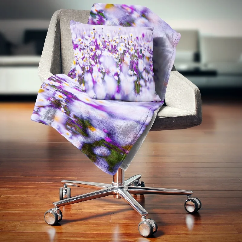 Microfiber blankets that are durable and easy to care forQueen - size blankets for standard - sized bedsDesignart 'Daisy Field Photography Panorama' Floral Throw Blanket Microfiber blankets that are durable and easy to care forQueen - size blankets for standard - sized bedsDesignart 'Daisy Field Photography Panorama' Floral Throw Blanket