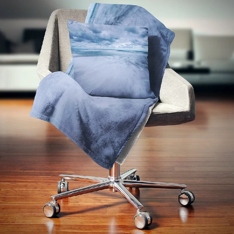 Silk blankets with a smooth and elegant touchMicrofiber blankets that are durable and easy to care forDesignart 'Stormy Clouds Over Ocean' Modern Seascape Throw Blanket Silk blankets with a smooth and elegant touchMicrofiber blankets that are durable and easy to care forDesignart 'Stormy Clouds Over Ocean' Modern Seascape Throw Blanket