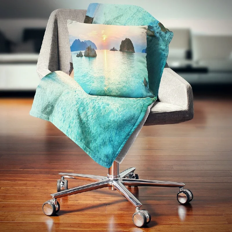 Wool blankets with natural warmth and insulationMohair blankets with a unique sheen and softnessDesignart 'Sunrise Panorama' Photography Throw Blanket Wool blankets with natural warmth and insulationMohair blankets with a unique sheen and softnessDesignart 'Sunrise Panorama' Photography Throw Blanket