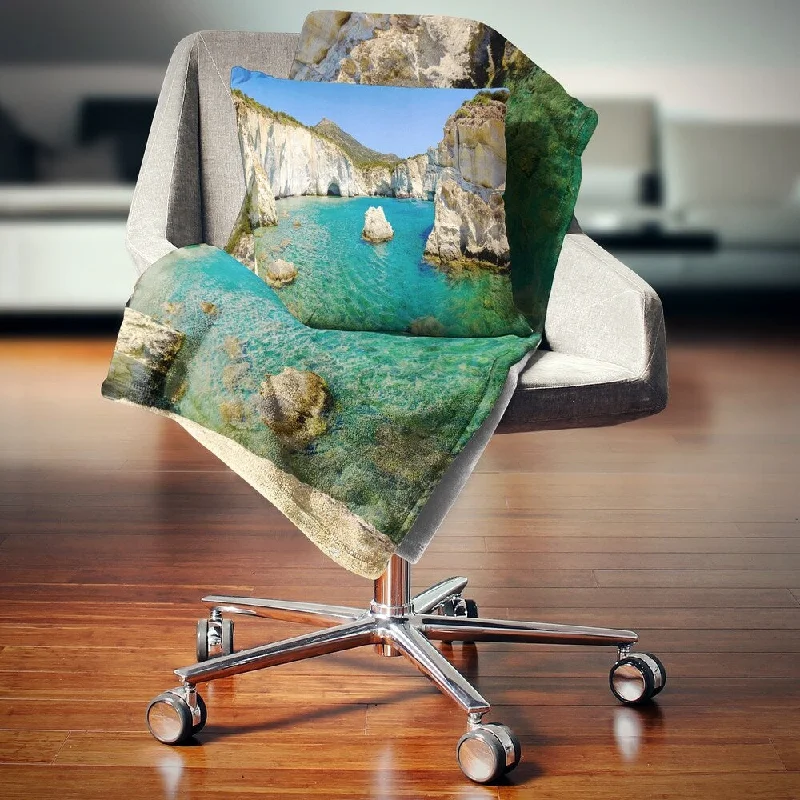 Acrylic blankets for a soft and affordable alternativeFleece blankets for a cozy and plush textureDesignart 'Turquoise Water Beach Panorama' Seashore Throw Blanket Acrylic blankets for a soft and affordable alternativeFleece blankets for a cozy and plush textureDesignart 'Turquoise Water Beach Panorama' Seashore Throw Blanket