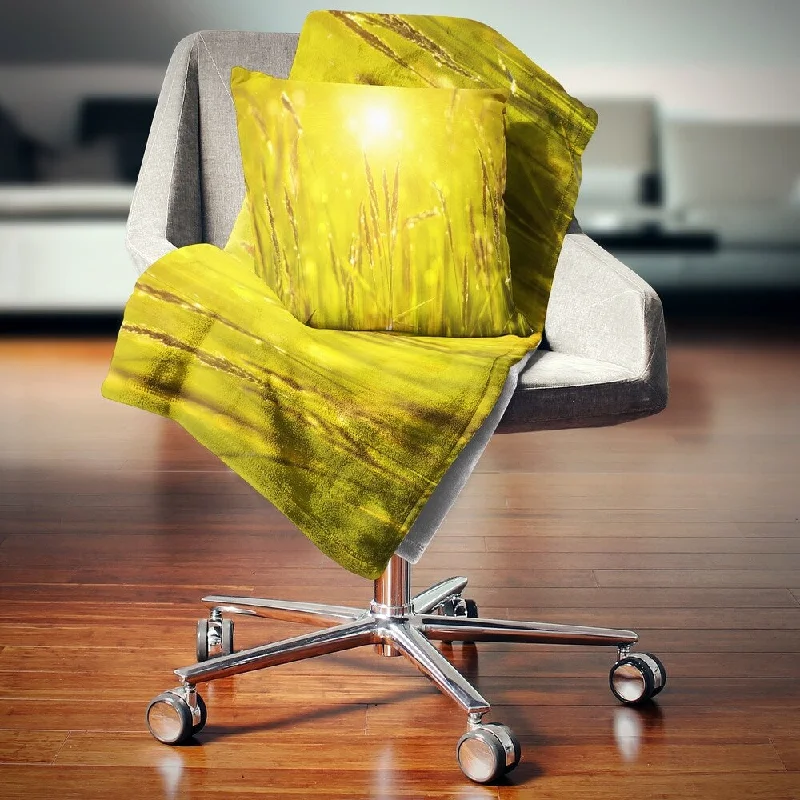 Linen blankets with a rustic and textured lookWool blankets with natural warmth and insulationDesignart 'Yellow Grass Flower at Sunset' Landscape Fleece Throw Blanket Linen blankets with a rustic and textured lookWool blankets with natural warmth and insulationDesignart 'Yellow Grass Flower at Sunset' Landscape Fleece Throw Blanket