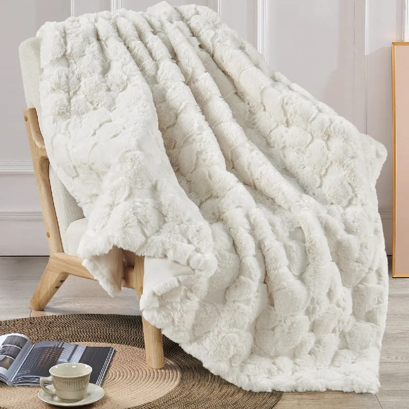 Linen blankets with a rustic and textured lookChenille blankets with a thick and fuzzy textureHome Soft Things Cloud Carved FauxFur Throw Decorative Blankets Linen blankets with a rustic and textured lookChenille blankets with a thick and fuzzy textureHome Soft Things Cloud Carved FauxFur Throw Decorative Blankets
