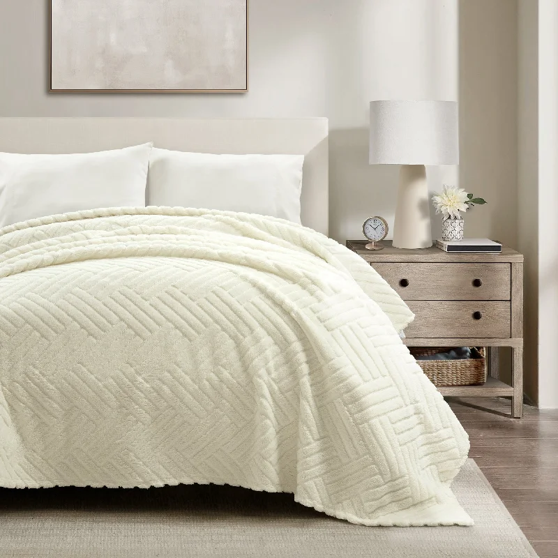 Linen blankets with a rustic and textured lookSynthetic fiber blend blankets for a budget - friendly choiceLush Decor Super Cozy Ultra Soft Sherpa Jacquard Geo Bedspread/Blanket