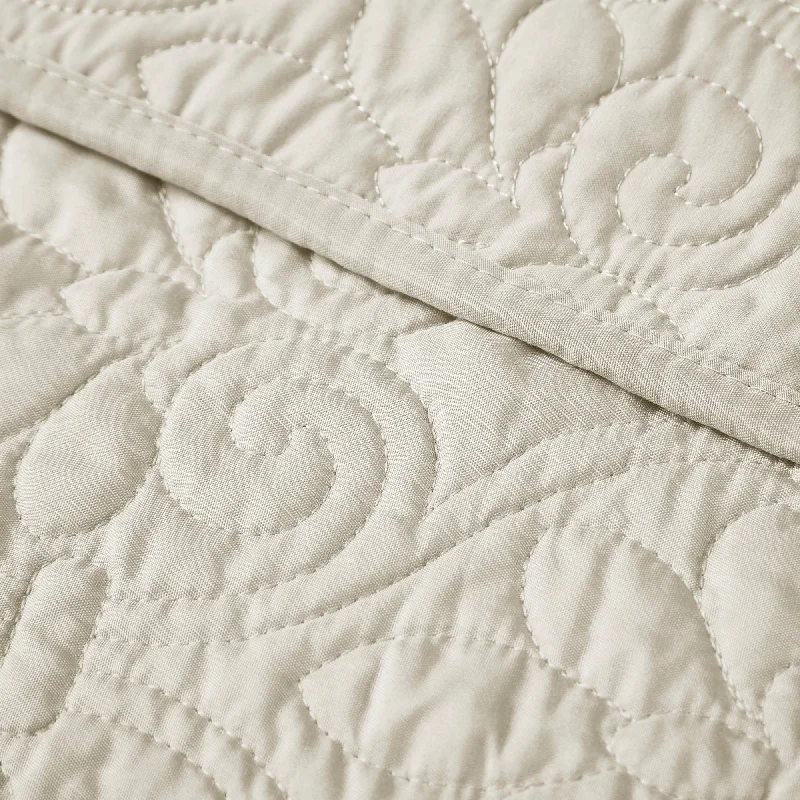 King - size blankets to cover large beds comfortablyAlpaca wool blankets for a hypoallergenic and warm optionMadison Park Mansfield Oversized Quilted Throw King - size blankets to cover large beds comfortablyAlpaca wool blankets for a hypoallergenic and warm optionMadison Park Mansfield Oversized Quilted Throw
