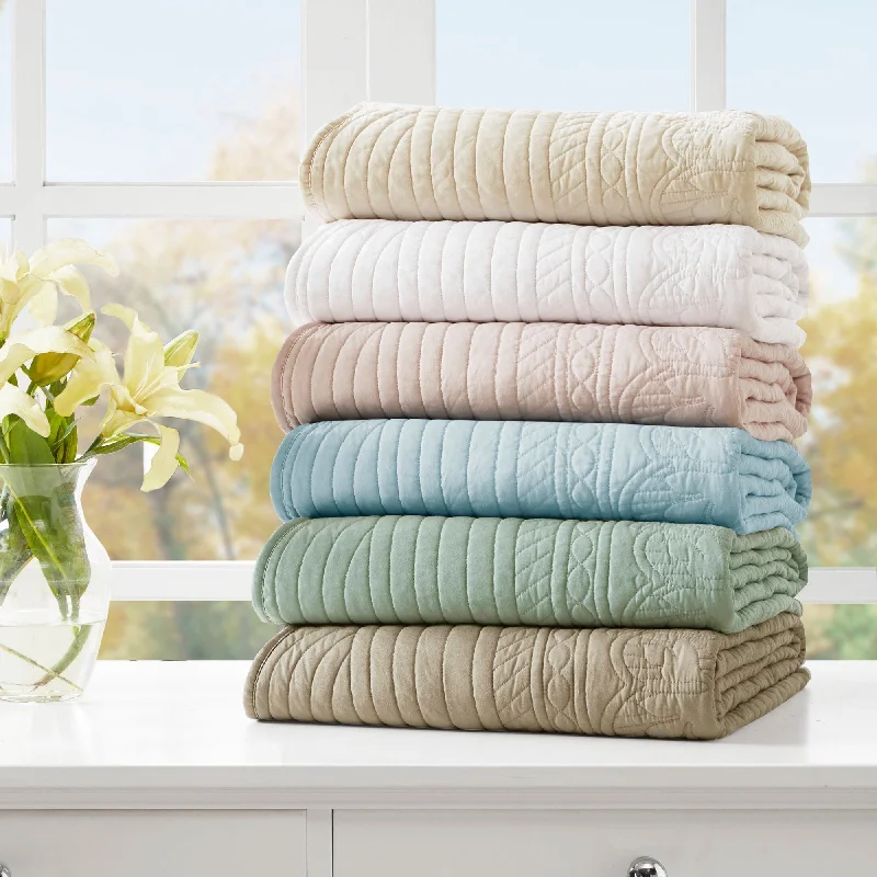 Synthetic fiber blend blankets for a budget - friendly choiceChenille blankets with a thick and fuzzy textureMadison Park Tuscany Oversized Quilted Throw with Scalloped Edges Synthetic fiber blend blankets for a budget - friendly choiceChenille blankets with a thick and fuzzy textureMadison Park Tuscany Oversized Quilted Throw with Scalloped Edges