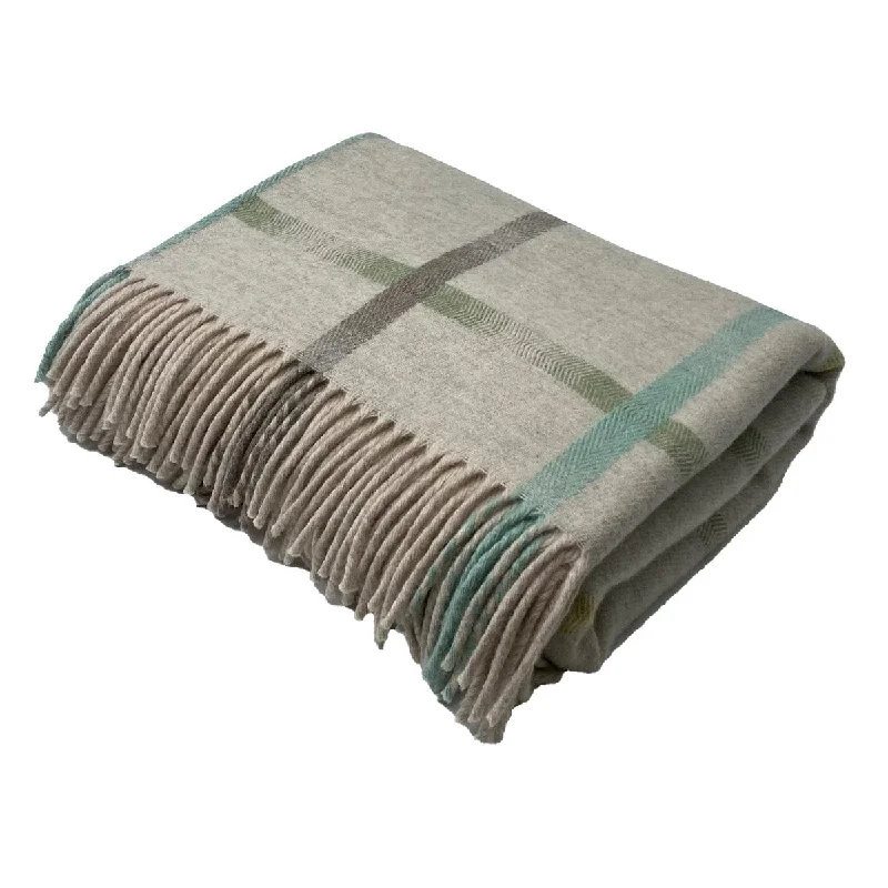 Linen blankets with a rustic and textured lookLinen blankets with a rustic and textured lookMaree Feather Linen blankets with a rustic and textured lookLinen blankets with a rustic and textured lookMaree Feather