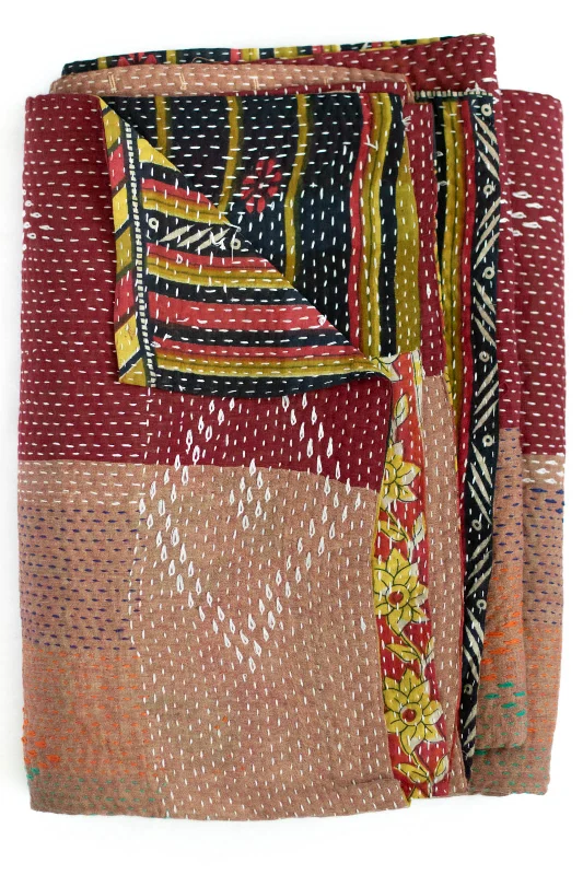 Bamboo fiber blankets with natural antibacterial propertiesCashmere blankets for ultimate softness and luxuryMasterpiece No. 112 Kantha Quilt Bamboo fiber blankets with natural antibacterial propertiesCashmere blankets for ultimate softness and luxuryMasterpiece No. 112 Kantha Quilt