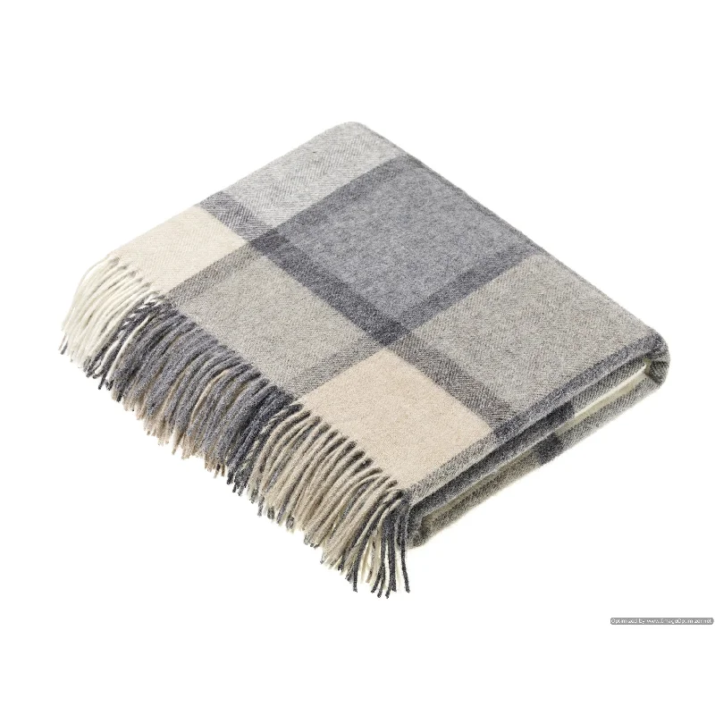 Cashmere blankets for ultimate softness and luxuryKing - size blankets to cover large beds comfortablyMerino Lambswool Throw Blanket - Block Windowpane - White / Gray Cashmere blankets for ultimate softness and luxuryKing - size blankets to cover large beds comfortablyMerino Lambswool Throw Blanket - Block Windowpane - White / Gray