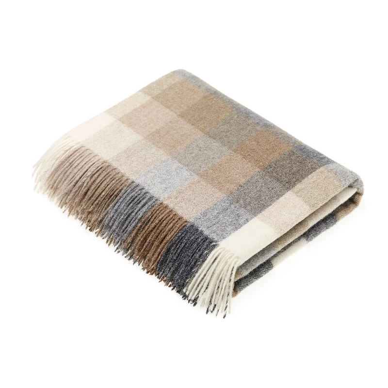 Chenille blankets with a thick and fuzzy textureChenille blankets with a thick and fuzzy textureMerino Lambswool Throw Blanket - Harlequin - Made in UK Chenille blankets with a thick and fuzzy textureChenille blankets with a thick and fuzzy textureMerino Lambswool Throw Blanket - Harlequin - Made in UK