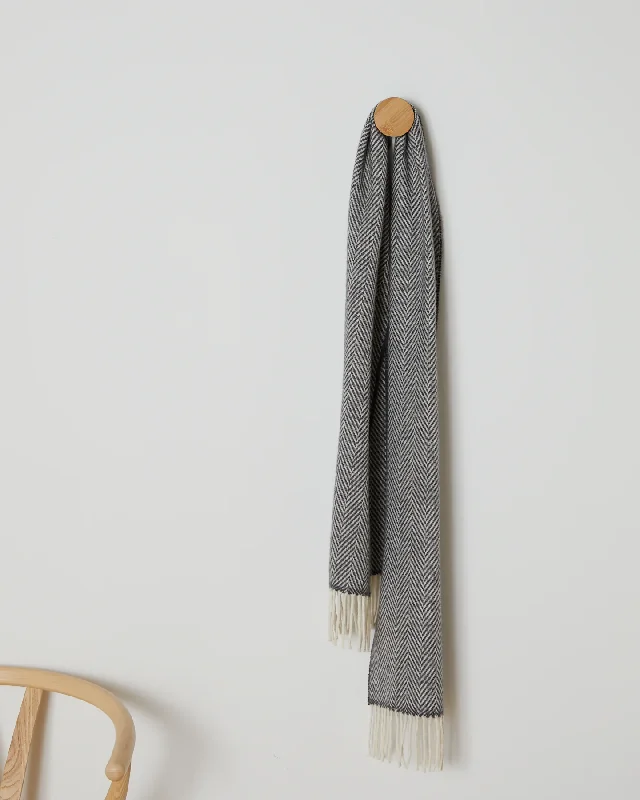 Silk blankets with a smooth and elegant touchQueen - size blankets for standard - sized bedsFoxford Oxford and White Cashmere Blend Scarf Silk blankets with a smooth and elegant touchQueen - size blankets for standard - sized bedsFoxford Oxford and White Cashmere Blend Scarf