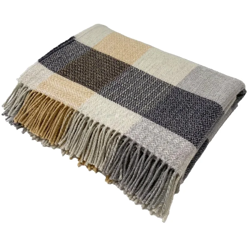Wool blankets with natural warmth and insulationSilk blankets with a smooth and elegant touchPatchwork Croft Wool blankets with natural warmth and insulationSilk blankets with a smooth and elegant touchPatchwork Croft