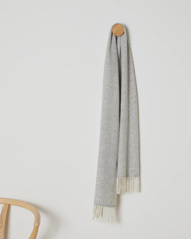 Queen - size blankets for standard - sized bedsChenille blankets with a thick and fuzzy textureFoxford Pearl Grey and White Cashmere Blend Scarf Queen - size blankets for standard - sized bedsChenille blankets with a thick and fuzzy textureFoxford Pearl Grey and White Cashmere Blend Scarf
