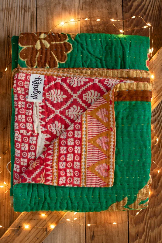 Bamboo fiber blankets with natural antibacterial propertiesAcrylic blankets for a soft and affordable alternativeStar Kantha Christmas Throw Bamboo fiber blankets with natural antibacterial propertiesAcrylic blankets for a soft and affordable alternativeStar Kantha Christmas Throw