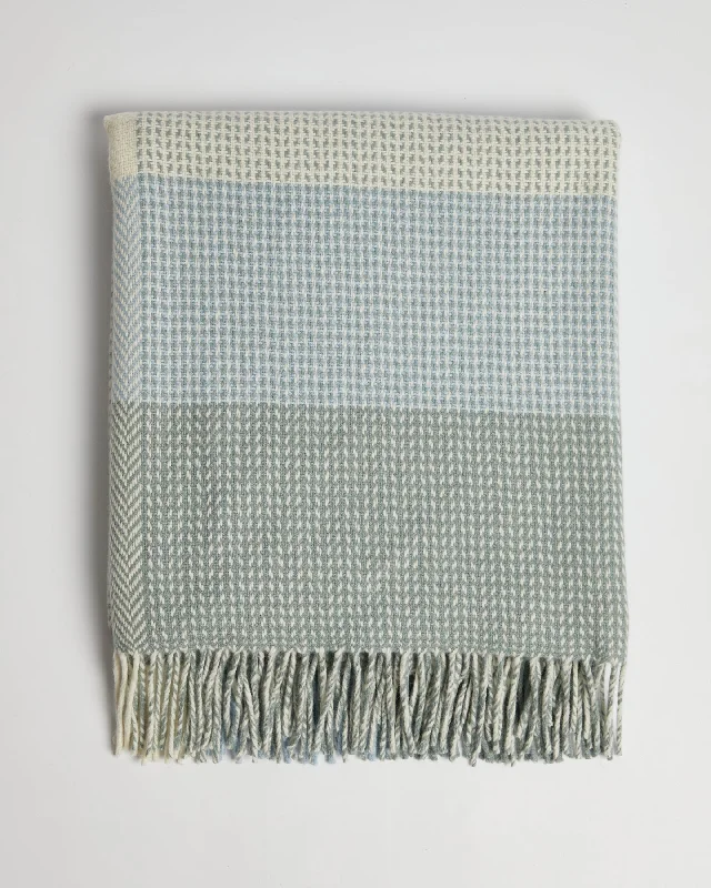 Fleece blankets for a cozy and plush textureAlpaca wool blankets for a hypoallergenic and warm optionFoxford Tara Cashmere and Lambswool Throw