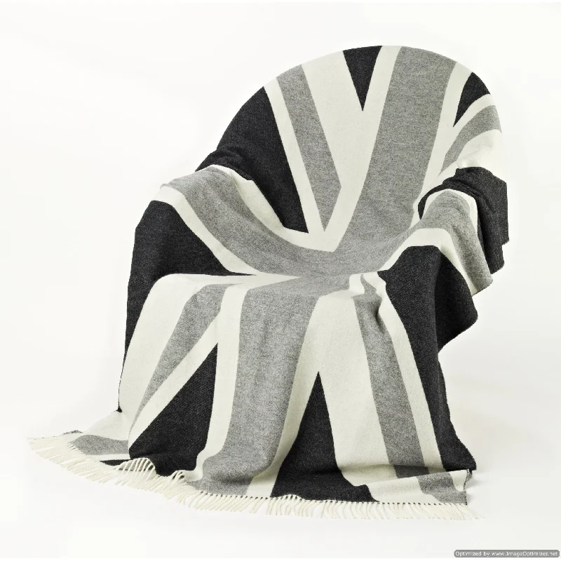 Chenille blankets with a thick and fuzzy textureLinen blankets with a rustic and textured lookThe Union Jack - Merino Lambswool Throw Blankets - Bronte Moon Chenille blankets with a thick and fuzzy textureLinen blankets with a rustic and textured lookThe Union Jack - Merino Lambswool Throw Blankets - Bronte Moon