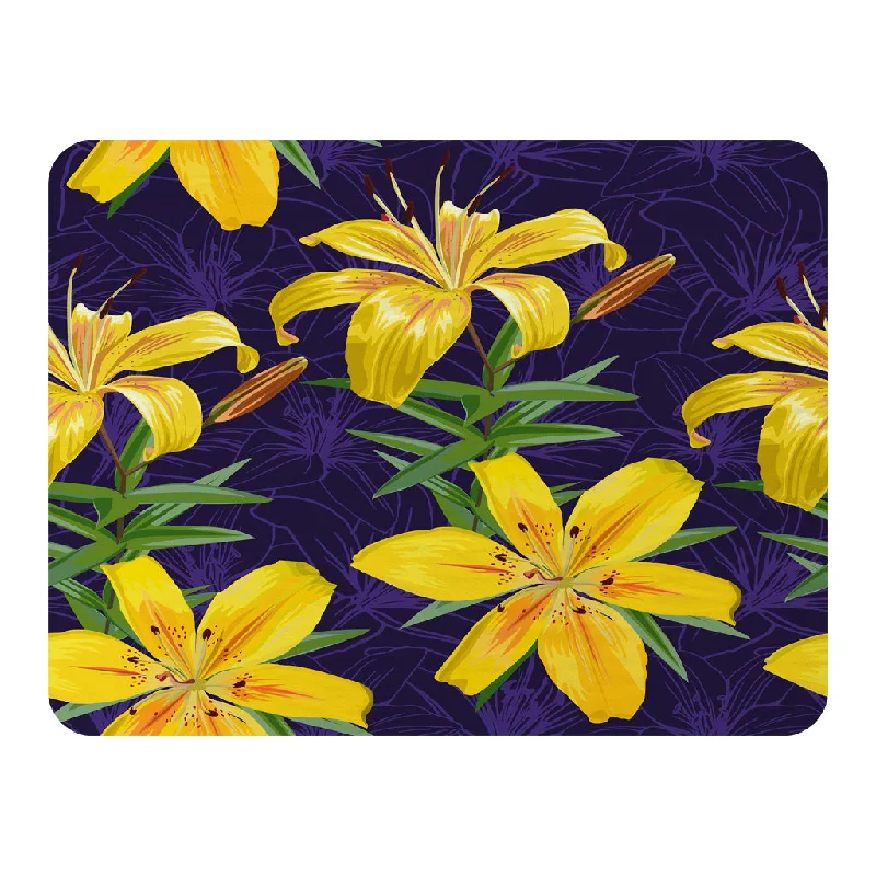 Chenille blankets with a thick and fuzzy textureQueen - size blankets for standard - sized bedsYellow lily flowers (Blanket) Chenille blankets with a thick and fuzzy textureQueen - size blankets for standard - sized bedsYellow lily flowers (Blanket)