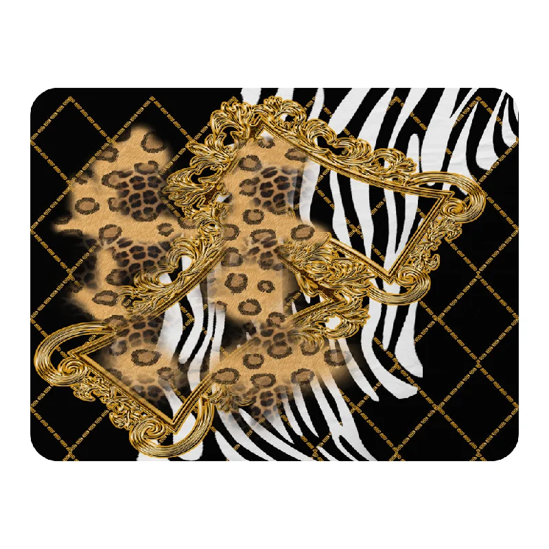 Linen blankets with a rustic and textured lookChenille blankets with a thick and fuzzy textureZebra & Baroque (Blanket) Linen blankets with a rustic and textured lookChenille blankets with a thick and fuzzy textureZebra & Baroque (Blanket)