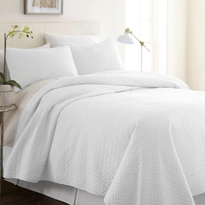 Acrylic blankets for a soft and affordable alternativeWool blankets with natural warmth and insulation3pc King/Cal King Quilted Coverlet Set Softest Herring White