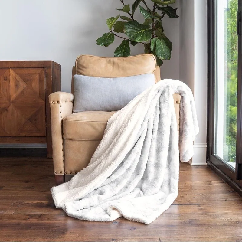 Microfiber blankets that are durable and easy to care forAlpaca wool blankets for a hypoallergenic and warm option50" x 60" Throw Faux Fur Tie Dye Blanket Light Gray Microfiber blankets that are durable and easy to care forAlpaca wool blankets for a hypoallergenic and warm option50" x 60" Throw Faux Fur Tie Dye Blanket Light Gray