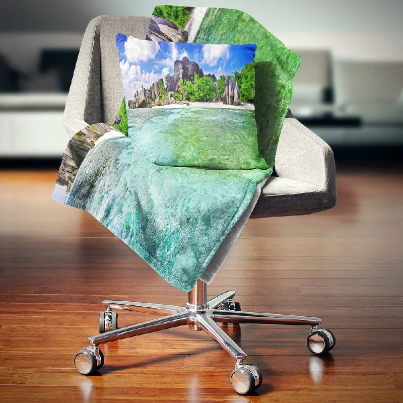 Acrylic blankets for a soft and affordable alternativeFleece blankets for a cozy and plush textureDesignart 'Amazing La Diguse Island Seychelles' Landscape Fleece Throw Blanket