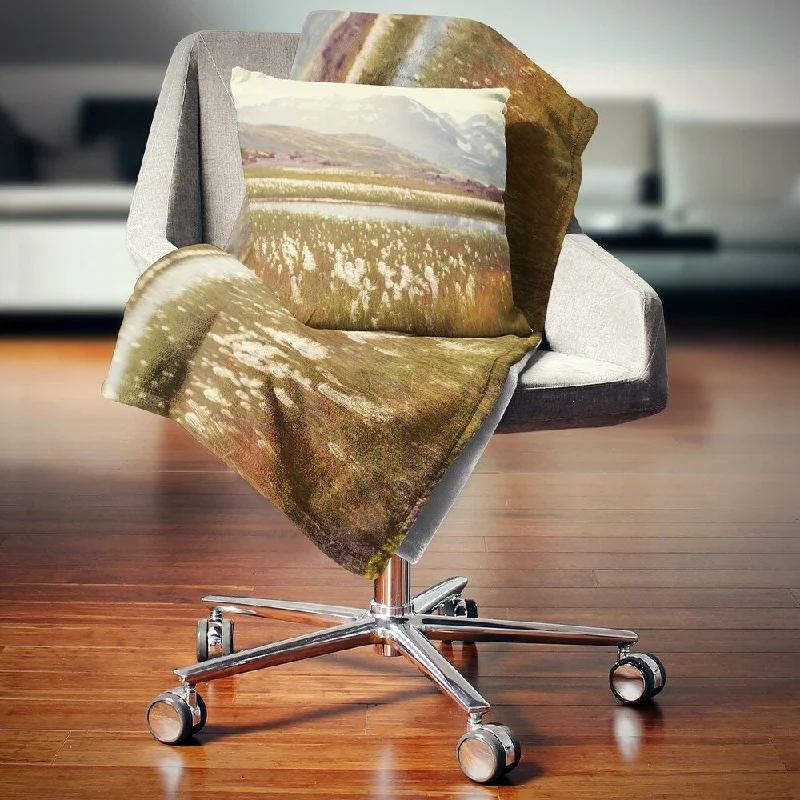 Linen blankets with a rustic and textured lookSilk blankets with a smooth and elegant touchDesignart 'Arctic Cotton Flowers Meadow' Flower Throw Blanket Linen blankets with a rustic and textured lookSilk blankets with a smooth and elegant touchDesignart 'Arctic Cotton Flowers Meadow' Flower Throw Blanket