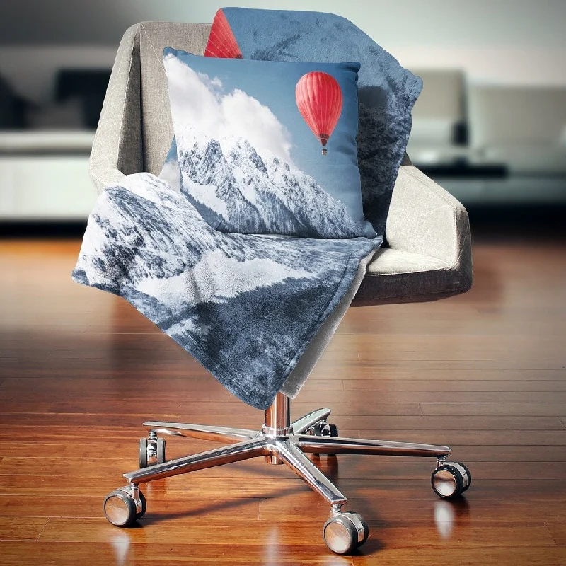 Synthetic fiber blend blankets for a budget - friendly choiceMohair blankets with a unique sheen and softnessDesignart 'Balloon Over Winter Hills' Landscape Fleece Throw Blanket Synthetic fiber blend blankets for a budget - friendly choiceMohair blankets with a unique sheen and softnessDesignart 'Balloon Over Winter Hills' Landscape Fleece Throw Blanket