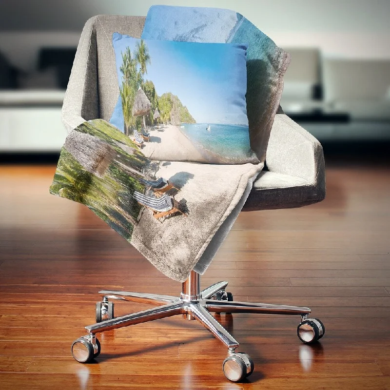 Synthetic fiber blend blankets for a budget - friendly choiceKing - size blankets to cover large beds comfortablyDesignart 'Beach with Chairs and Umbrellas' Seashore Photo Throw Blanket