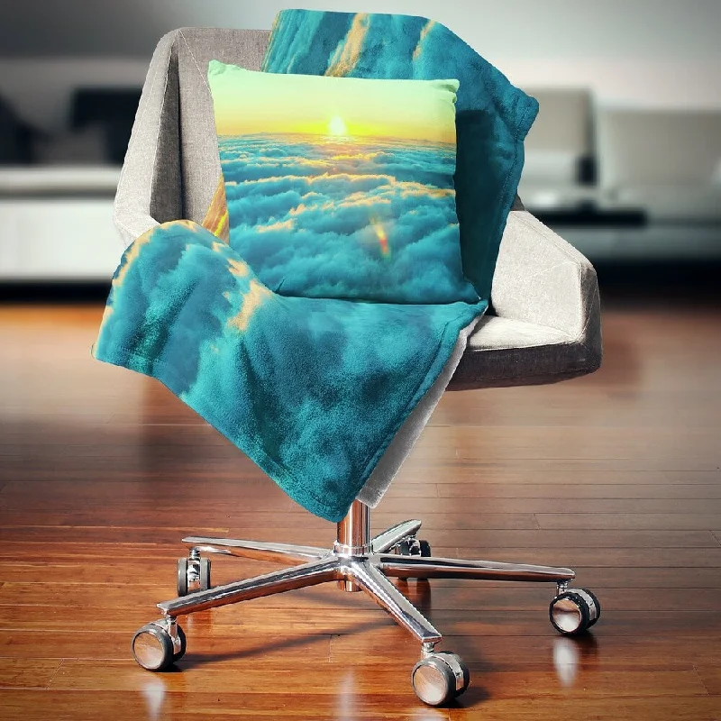 Chenille blankets with a thick and fuzzy textureCashmere blankets for ultimate softness and luxuryDesignart 'Beautiful Sunset over Blue Clouds' Landscape Fleece Throw Blanket Chenille blankets with a thick and fuzzy textureCashmere blankets for ultimate softness and luxuryDesignart 'Beautiful Sunset over Blue Clouds' Landscape Fleece Throw Blanket