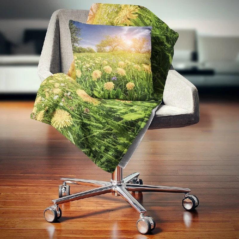 Microfiber blankets that are durable and easy to care forLinen blankets with a rustic and textured lookDesignart 'Blossom Dandelions in Green Garden' Landscape Fleece Throw Blanket Microfiber blankets that are durable and easy to care forLinen blankets with a rustic and textured lookDesignart 'Blossom Dandelions in Green Garden' Landscape Fleece Throw Blanket