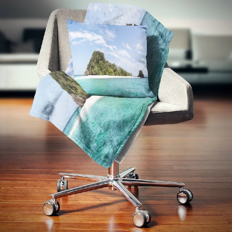 Fleece blankets for a cozy and plush textureKing - size blankets to cover large beds comfortablyDesignart 'Blue Koh Khai Island Panorama' Seascape Throw Blanket Fleece blankets for a cozy and plush textureKing - size blankets to cover large beds comfortablyDesignart 'Blue Koh Khai Island Panorama' Seascape Throw Blanket
