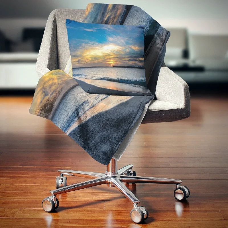 Linen blankets with a rustic and textured lookLinen blankets with a rustic and textured lookDesignart 'Bright Colorful Sydney Sky Over Beach' Seashore Throw Blanket Linen blankets with a rustic and textured lookLinen blankets with a rustic and textured lookDesignart 'Bright Colorful Sydney Sky Over Beach' Seashore Throw Blanket