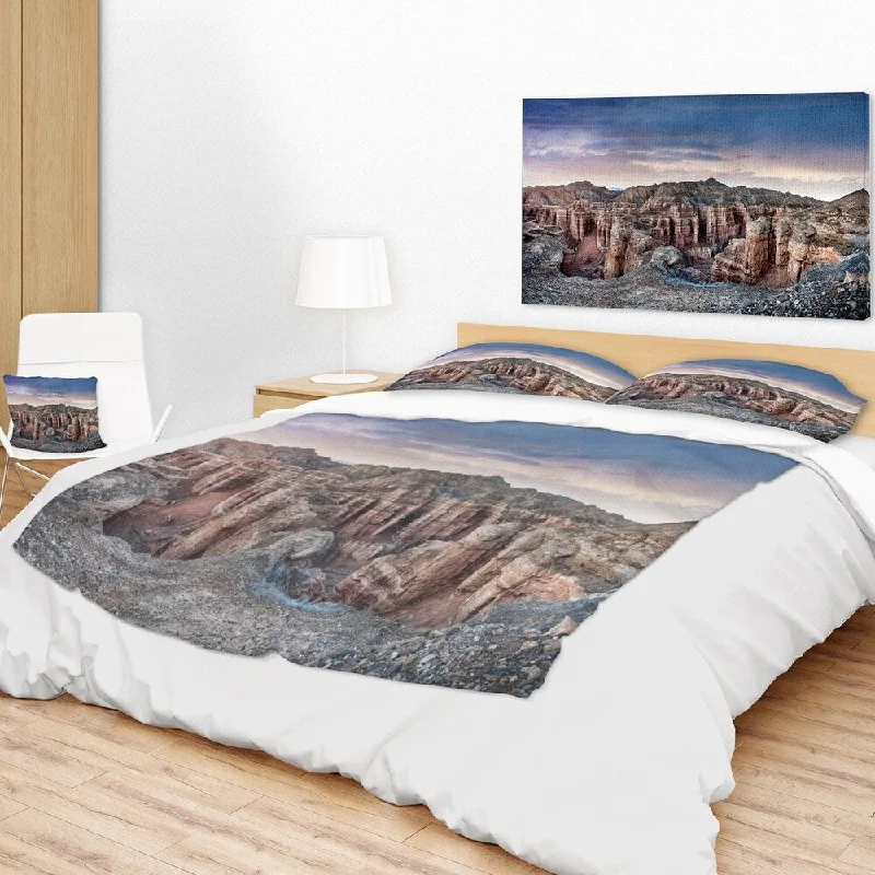 Queen - size blankets for standard - sized bedsCashmere blankets for ultimate softness and luxuryDesignart 'Charyn Canyon In Kazakhstan' Landscape Fleece Throw Blanket Queen - size blankets for standard - sized bedsCashmere blankets for ultimate softness and luxuryDesignart 'Charyn Canyon In Kazakhstan' Landscape Fleece Throw Blanket