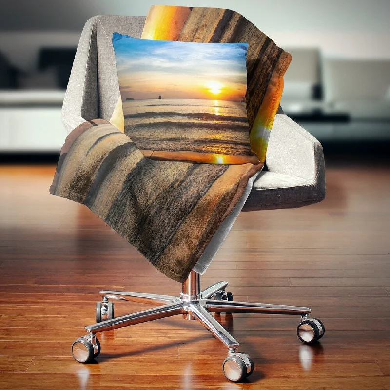 Chenille blankets with a thick and fuzzy textureWool blankets with natural warmth and insulationDesignart 'Fascinating Sunset Over Clam Beach' Modern Beach Throw Blanket Chenille blankets with a thick and fuzzy textureWool blankets with natural warmth and insulationDesignart 'Fascinating Sunset Over Clam Beach' Modern Beach Throw Blanket