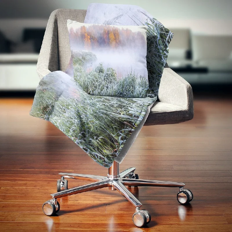 Chenille blankets with a thick and fuzzy textureSilk blankets with a smooth and elegant touchDesignart 'Foggy Autumn Dawn Panorama' Landscape Fleece Throw Blanket Chenille blankets with a thick and fuzzy textureSilk blankets with a smooth and elegant touchDesignart 'Foggy Autumn Dawn Panorama' Landscape Fleece Throw Blanket