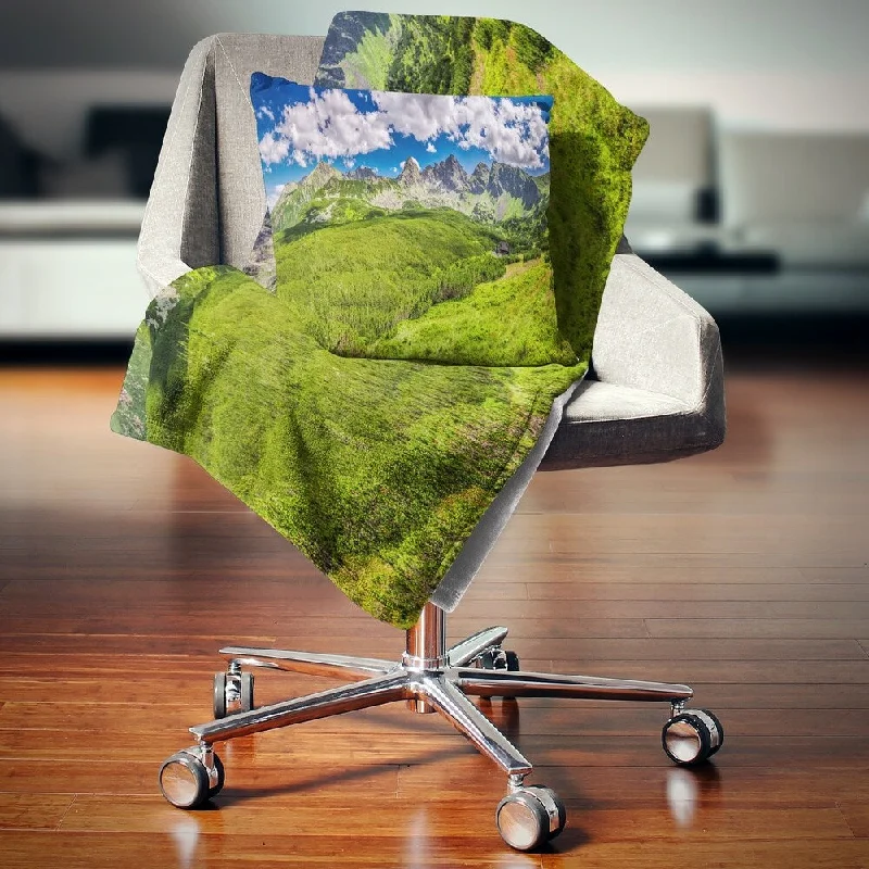 Mohair blankets with a unique sheen and softnessChenille blankets with a thick and fuzzy textureDesignart 'Green Tatras Mountains Panorama' Landscape Fleece Throw Blanket Mohair blankets with a unique sheen and softnessChenille blankets with a thick and fuzzy textureDesignart 'Green Tatras Mountains Panorama' Landscape Fleece Throw Blanket