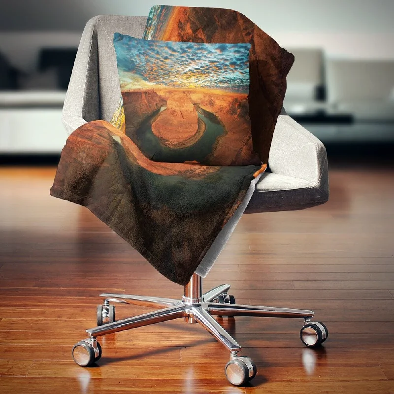 Acrylic blankets for a soft and affordable alternativeMohair blankets with a unique sheen and softnessDesignart 'Horse Shoe Bend under Stormy Sky' Landscape Fleece Throw Blanket Acrylic blankets for a soft and affordable alternativeMohair blankets with a unique sheen and softnessDesignart 'Horse Shoe Bend under Stormy Sky' Landscape Fleece Throw Blanket